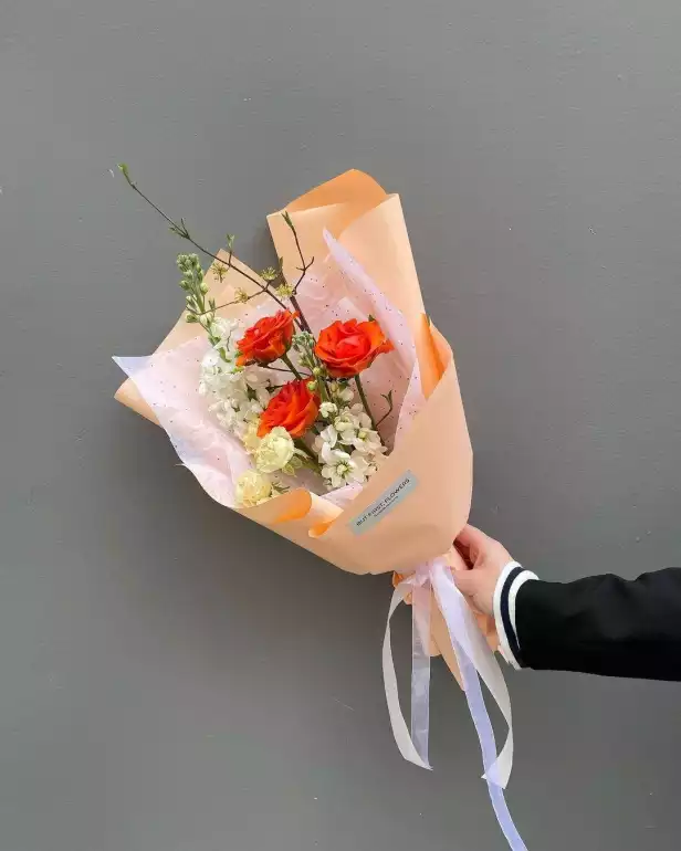 Магазин цветов But first flowers фото - доставка цветов и букетов