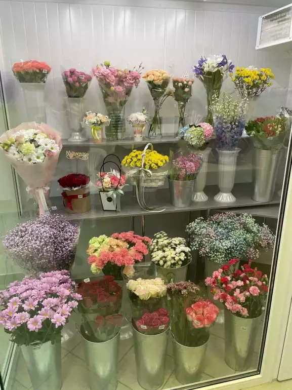 Магазин цветов Rozi Flowers фото - доставка цветов и букетов